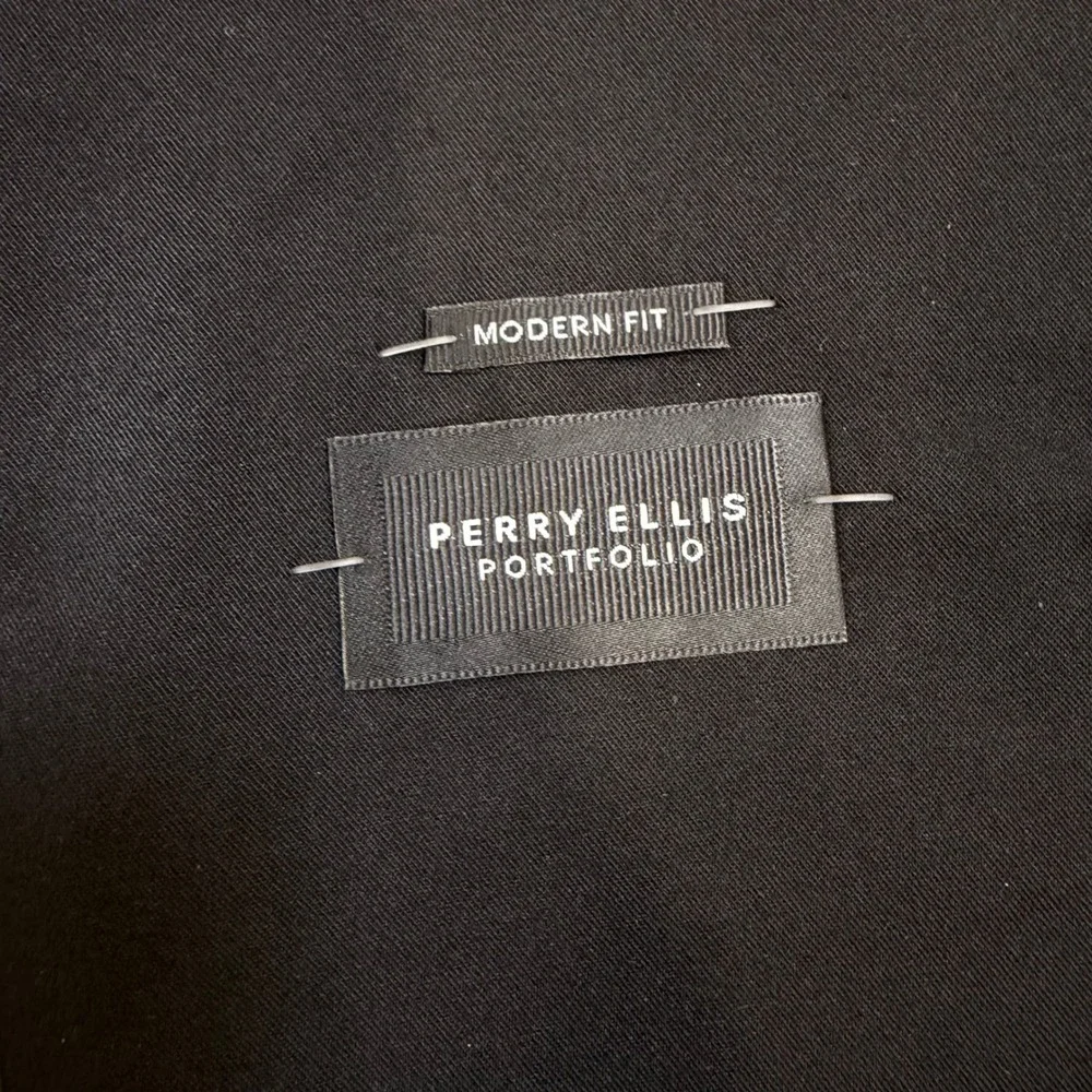 Perry Ellis Portfolio Mens 2 Piece Suit 40S 33W Black Modern Fit EALE2RAA0005